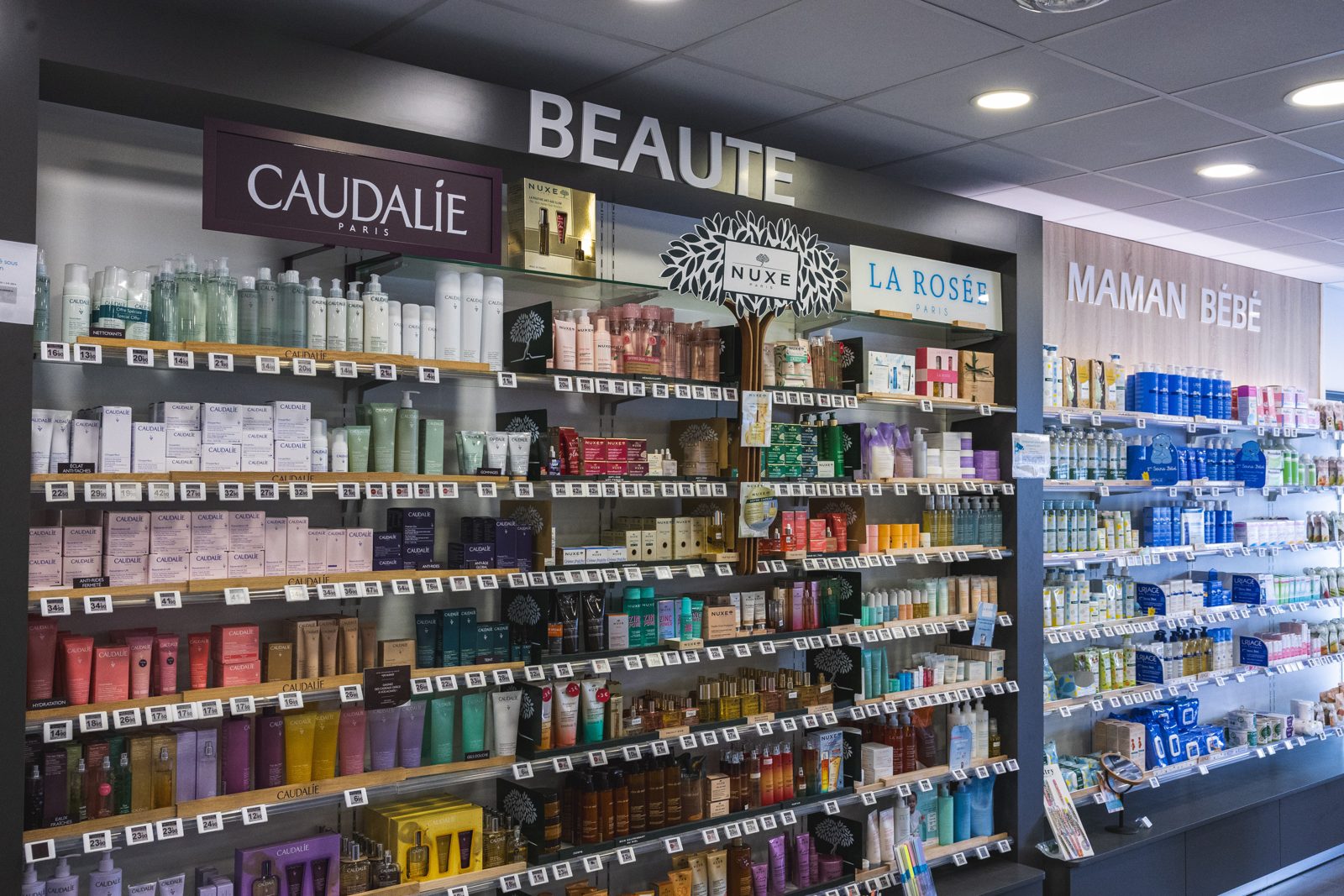 Espace dermocosmétique de la pharmacie